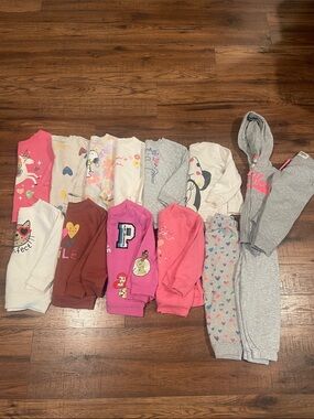 Girl 2T sweater and jogger bundle